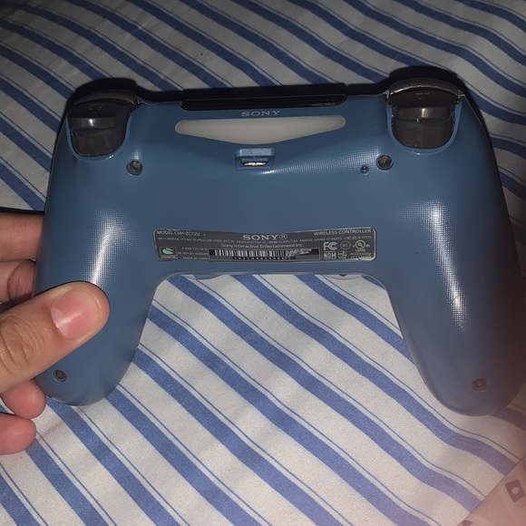 Camo blue print PS4 controller - Picture 2 of 3